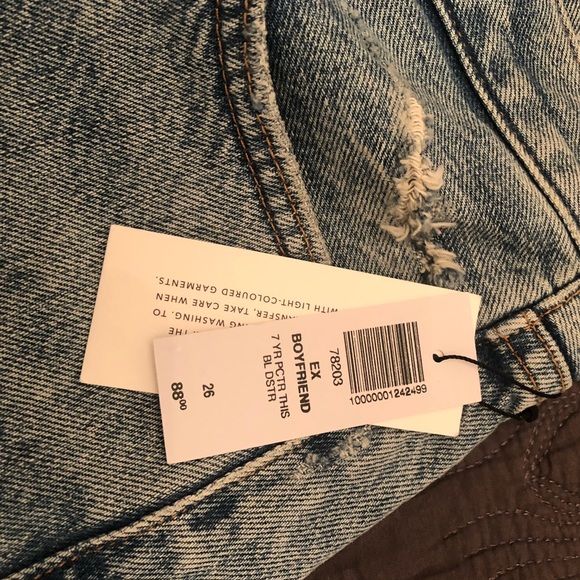 Aritzia ex-boyfriend jean shorts - Picture 4 of 4